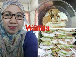 Manfaat dan khasiat jambu biji ternyata setara dengan buahnya yang juga bisa menyembuhkan beberapa penyakit dan juga untuk perawatan kecantikan. Jambu Batu Tabur Asam Kulit Limau Selera Buat Mak Mak Yang Suka Makan Masam Mingguan Wanita