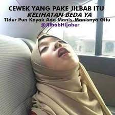 Meme Cewek Pakai Jilbab Itu Kelihatan Beda Ya Tidur Pun Ada Manisnya Gambar Lucu Meme