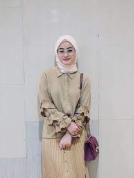 Maybe you would like to learn more about one of these? 8 Tips Pakai Baju Warna Mocca Yang Cocok Dengan Hijab