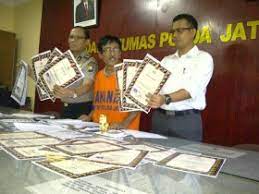 Contoh file kosongan pertama ini untuk desain sertifikatnya kamu bisa lakukan editing dengan berbagai versi dari ms word baik dari 2007 sampai dengan 2019, untuk itu tunggu apalagi silahkan. Ijazah Satpam Palsu Diproduksi Di Sidoarjo Surya