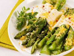 Il connubio di sapori dà vita ad un binomio perfetto, che viene apprezzato da tutti i commensali. Ricetta Asparagi Con Formaggio E Uova