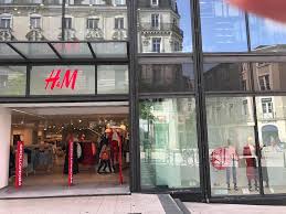 Retrouvez ici toutes les informations du magasin h&m 107 rue saint lazare à paris (75009). H M Angers Magasins De Vetement Adresse Avis
