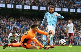 I want to see english goalkeepers play in the premier league, i want to see gareth southgate given a headache. Nick Pope Fires Warning To Burnley Team Mate Tom Heaton You Ll Have To Fight Me For No 1 Spot Mirror Online