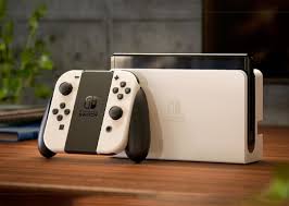 Según bloomberg, la nueva nintendo switch será algo más grande y pasará de la pantalla de 6,2 pulgadas a una pantalla oled de 7 pulgadas con resolución 720p, pero con soporte 4k al conectarla. Cq0vrqwatxokym