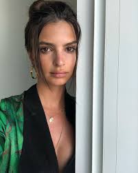 Jennifer Lopez Emily Ratajkowski And More Who Have Made Gold Hoop Earrings And Updos Their Emily Ratajkowski Style Emily Ratajkowski Emily Ratajkowski Makeup