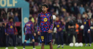 El comentado 'look' de Lamine Yamal en su llegada al Camp Nou antes del clásico