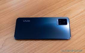 Vivo V20 Review: A surprisingly decent ...