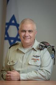 נגוסה נולד בכפר במחוז צפון גונדר שבאתיופיה.הוא למד בתיכון פסילדס שבגונדר, עיר הבירה של המחוז ולאחר מכן עבד בבית יתומים בעיר שמומן על ידי גופי צדקה נוצריים וטיפל בילדים שאיבדו את הוריהם במהלך מלחמת האזרחים. ×ž×•×˜×™ ××œ×ž×•×– Wikiwand