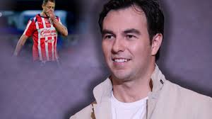 Checo Pérez comparte mensaje tras penal fallado de Chicharito con Chivas
