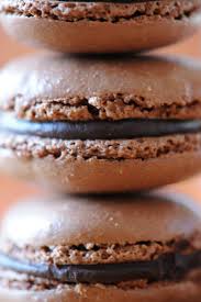 Macarons Au Chocolat Swap Out The Sugar For Sugartwin A Calorie Free Alternative That Tastes Just As Sweet Http Recette Macaron Macaron Chocolat Macaron