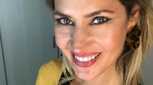 Carolina losada (nl) argentinian journalist and tv host (en); Carolina Losada Repasa La Actualidad De Buenos Aires En Comunidad Fan