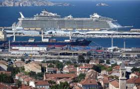 Avec ses 57 km, il est le tunnel le plus long du monde. Video Le Plus Gros Paquebot Du Monde En Escale A Marseille