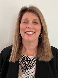 Amanda Stencel's Instagram, Twitter & Facebook