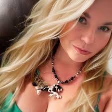 Brandi Ritchie (@1toomanyhobbies)