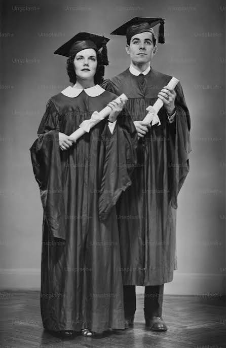 Two young graduates with their diplomas, circa 1950. (Photo by George  Marks/Retrofile/Getty Images) photo – Couple Image on Unsplash