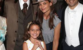 Born two months premature at four pounds, kate noelle holmes made her first appearance on december 18, 1978, in toledo, ohio. Katie Holmes Just Shared The Sweetest Photo Of Suri To Mark Mother S Day Hello
