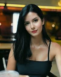 Pin By Karlamriveroc On Selfie In 2020 Straight Black Hair Long Straight Black Hair Hairstyle