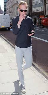 Laurence Fox Arrives At Family Court After Divorce From Billie Piper Laurence Fox Fox Inspector Lewis