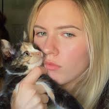 Emma Snodgrass (@emsbear42)