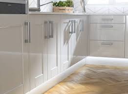 These are modern kitchen cabinets, traditional kitchen cabinets and transitional kitchen cabinets for sale. Shaker Kitchen In White Gloss Wren Kitchens