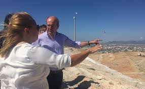 Συγκεκριμένα η σύζυγος του κ. Xatzhdakhs In Gr
