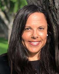 Linda Moua's Instagram, Twitter & Facebook