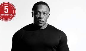 Dre is een amerikaanse rapper, platenproducent, geluidstechnicus, platenbaas, ondernemer en acteur. 5 Wahrheiten Dr Dre Udiscover