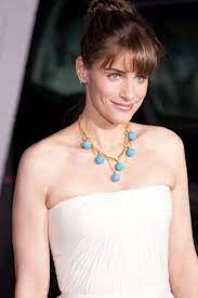 Amanda Peets Elegant Bun Hairstyle Celebrity Measurements Hair Beauty Hairstyles With Bangs