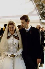 Ep 3.20 olelo pa'a — when mcgarrett (alex o'loughlin) and catherine cross into north korea to retrieve the remains of his fallen friend, he recounts his last deadly mission there, on hawaii. Die 775 Besten Bilder Von Celebrity Weddings Kleid Hochzeit Hochzeitsfeier Ideen Und Braut