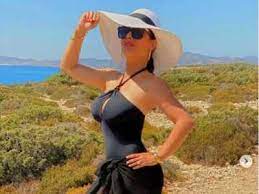 One of hollywood's most dazzling leading actresses, salma hayek was born on september 2, 1966, in the oil boomtown of coatzacoalcos, mexico. Salma Hayek Turns To Goddess Lakshmi To Connect With Inner Beauty English Movie News Times Of India