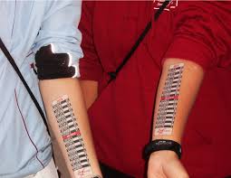One tattoo artist, phil berge, has found a way to create a moving piece of permanent art. The Tattoos Just Keep Moving