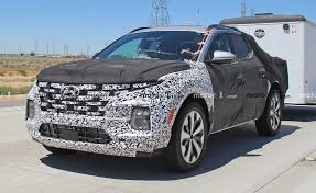 Los precios de la hyundai santa cruz no fueron revelados, pero se espera que. La Hyundai Santa Cruz Se Dejo Ver Con Menos Camuflaje Y Mas Diseno