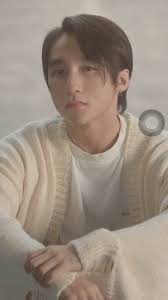 Sơn Tùng ngồi giữa hàng chục cái ghế trong teaser MV mới, đúng 7 giây câm  lặng khoe visual rồi hết!