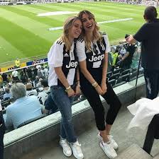 La relazione tra massimiliano allegri, 51 anni e ambra angiolini, 41, ha avuto anche la benedizione della figlia di lui. Valentina L Anima Femminile Della Juventus Le Tifose Facebook