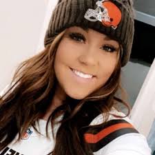 Melanie Mcgregor's Instagram, Twitter & Facebook