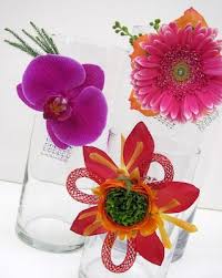 Vedi la nostra sparkle flowers selezione dei migliori articoli speciali o personalizzati, fatti a mano dai nostri composizioni di fiori secchi negozi. Boutonnieres Adhesive Sparkles Magnets Instead Of Pins Mind Blown Sprout Worcester Ma Flower Bouquet Wedding Prom Flowers Wedding Flowers