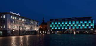 Die liste enthält die banken in kaiserslautern mit der jeweils zugehörigen bankleitzahl (blz) und bic (business / bank identifier code). Blaue Stunde Auf Dem Stiftsplatz In Kaiserslautern Foto Bild World Outdoor Fenster Bilder Auf Fotocommunity