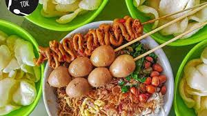 Uniknya lagi, bubur ayam ini menggunakan kertas nasi cokelat sebagai wadahnya, bukan styrofoam seperti kebanyakan bubur. Https Tribunjatimtravel Tribunnews Com 2021 08 13 Aston Sidoarjo Kenalkan Menu Spesial Kemerdekaan Lezatnya Bebek Semarak Dan Es Kibar Merah Putih Https T 2 Tstatic Net Tribunjatimtravel Foto Bank Images Menyantap Menu Di Aston Sidoarjo Jpg
