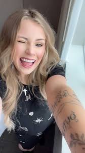 It’s Max Rae Monday! 🎉 Did you know I’m also a dancer? 💃 🤔 check out a  lil dance compilation of dances I’ve learned in recent years