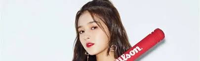 Nancy Stage Name: Nancy (낸시) Nome: Nancy Jewel Mcdonie (낸시맥도니) Nome  Coreano: Lee Seung Ri (이승리) Posições: Vocalista Líder, Dançarina Líder,  Visual, Centro, Maknae Data de Nascimento: 13 de abril 2000 Signo
