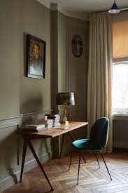 Stilnyj Dizajn Kvartiry V Dovoennom Dome V Varshave Foto Idei Dizajn Home Office Furniture Small Apartment Chairs Interior