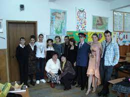 • este dotată cu material didactic specific vârstei elevilor; Scoala Anton Pann Ramnicu Valcea