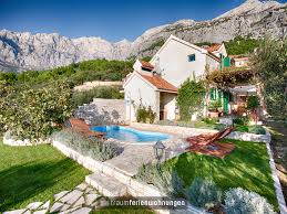 Klein Aber Fein Das Ferienhaus Elly In Kroatien Liegt Wunderschon Ruhig Im Dorf Puharici Und Bietet Plat Urlaub Kroatien Ferienhaus Urlaub Ferienhaus Italien