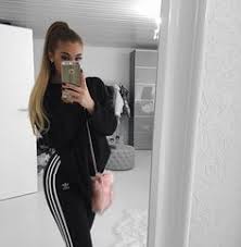 8 815 Likes 60 Comments Madeline Mercedes Madelinemercedes On Instagram Bag From Misspap Hoodie From Baziicc Misspap Fashion Killa Self Photography