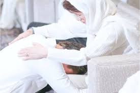 Sungkeman adalah sebuah tradisi menjadi ciri khas bagi masyarakat jawa, di mana acara sungkeman biasanya diadakan untuk melengkapi acara tertentu misalnya acara pernikahan. Tak Hanya Gugurkan Dosa Salaman Dan Sungkem Dapat Berikan Kesembuhan Dan Kebahagiaan Semua Halaman Grid Health