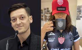 Welcome to eva longoria online, your source for everything on actress eva longoria. Mesut Ozul And Eva Longoria Announce Their Arrival At Necaxa Ruetir
