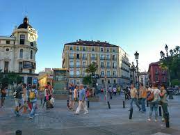 Alquiler de oficinas en edificio mega, calle jacinto benavente, 4, rozas de madrid (las), madrid desde 853 a 2.643 m2 y desde 10.238 a 31.718 euros/mes. Espacio Madrid Pa Twitter Simplemente Madrid Vidascruzadas En La Plaza Jacinto Benavente Vidamadrilena