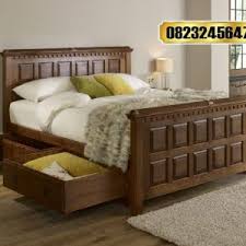 Tempat tidur minimalis adalah pilihan tepat untuk perabotan rumah modern sekarang ini, bentuk, jenis dan harga yang beragam menjadi alasannya. Jual Jual Tempat Tidur Kayu Palet Raja Furniture