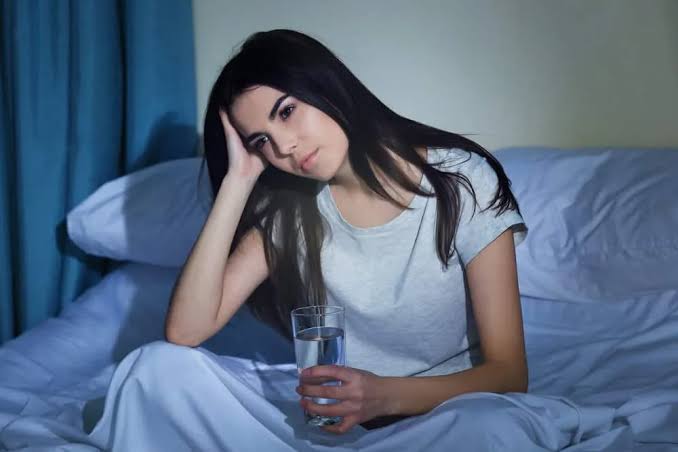 Khô miệng khát nước về đêm: Dấu hiệu và nguyên nhân • Hello Bacsi
