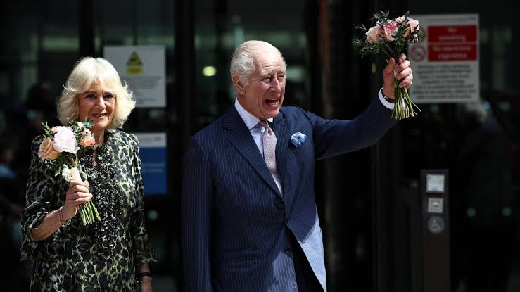 King Charles visits cancer center in 1st return to public duties since  cancer diagnosis - ABC News